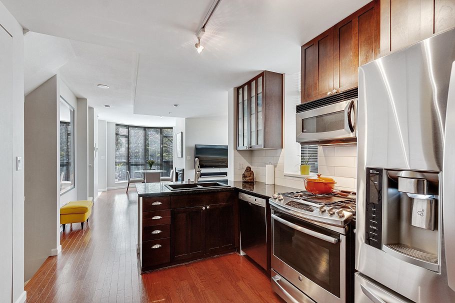 168 W 1st Street North Vancouver, BC - 6