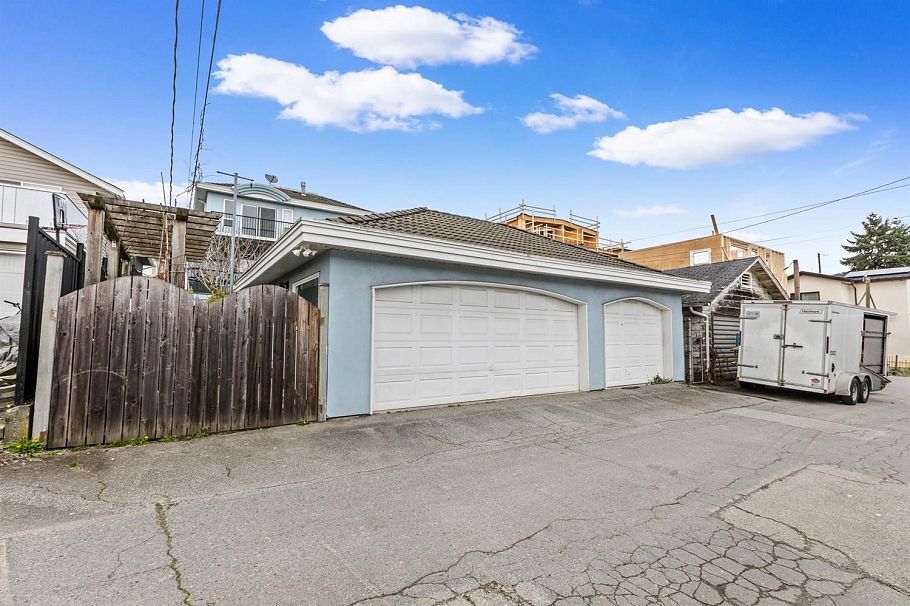 1356 E 62nd Avenue Vancouver, BC - 40