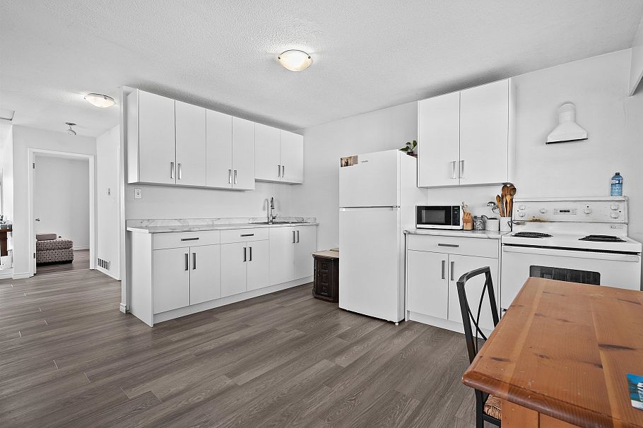 7656 Main Street Vancouver, BC - 14