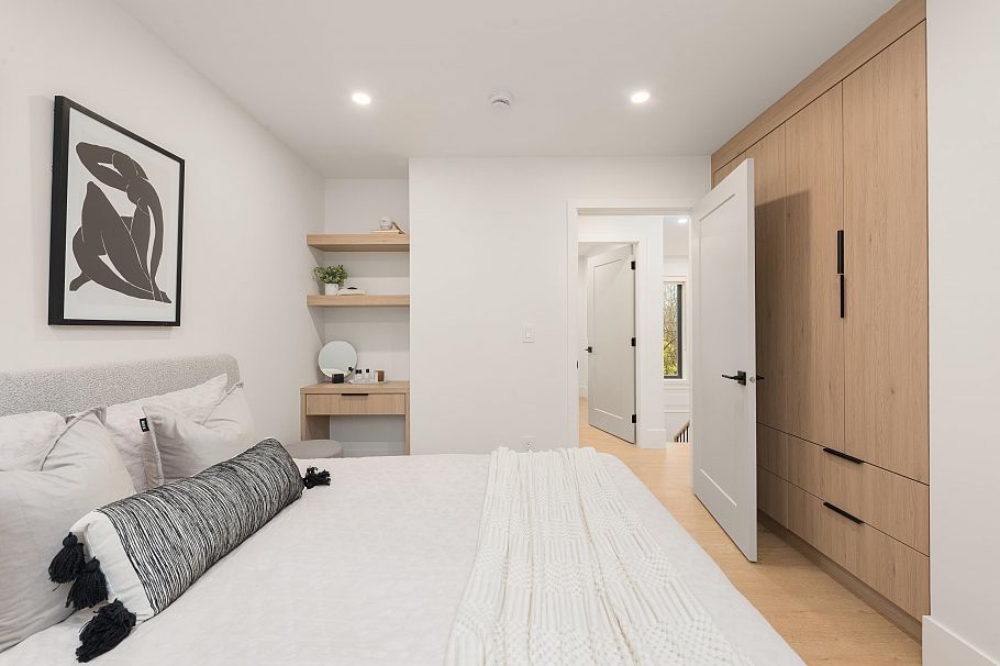 1 3393 Victoria Drive Vancouver, BC - 19