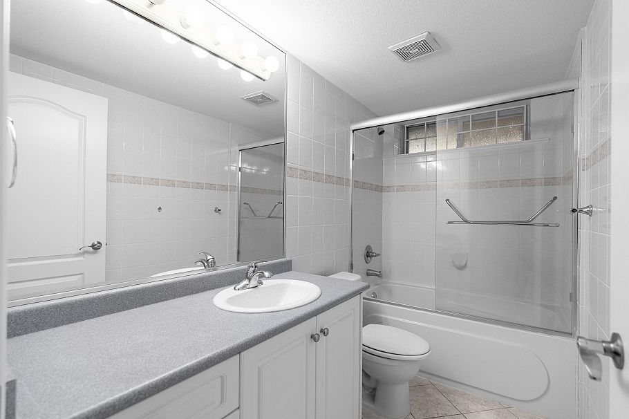 8038 Selkirk Street Vancouver, BC - 21