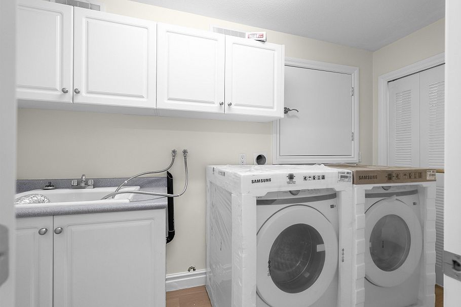 8038 Selkirk Street Vancouver, BC - 18