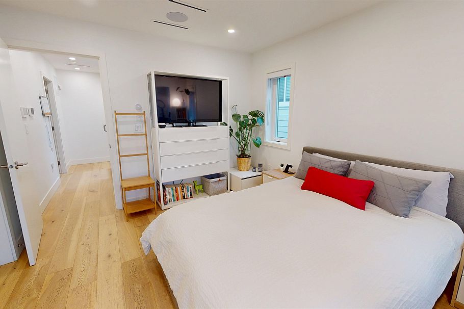 1260 E 14th Avenue Vancouver, BC - 12