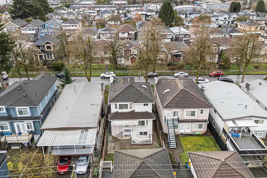 2667 E 47th Avenue Vancouver, BC - 37