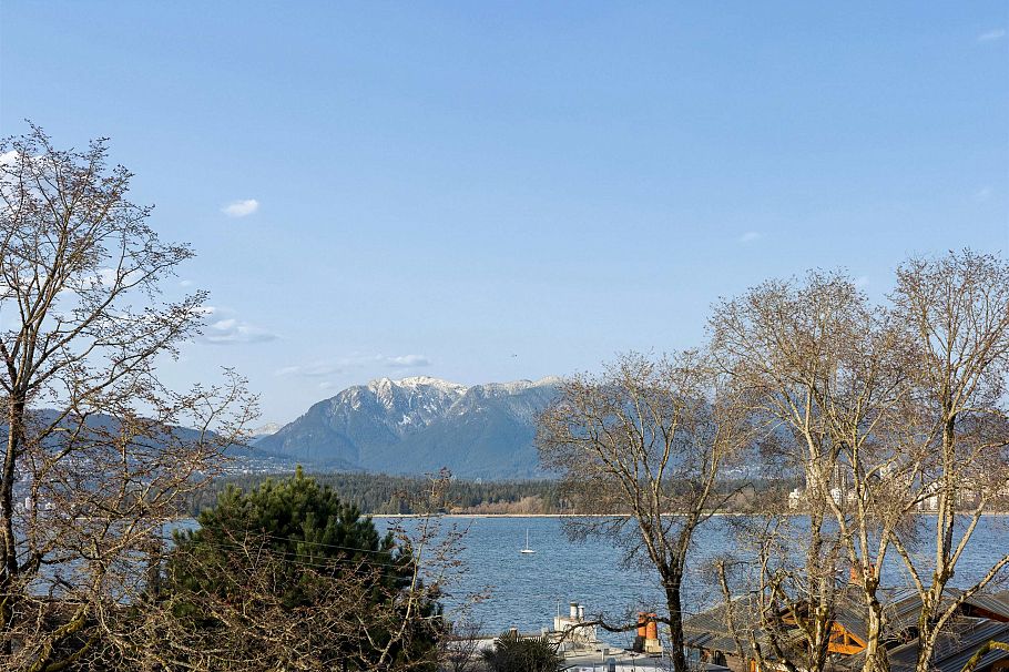 2518 Point Grey Road Vancouver, BC - 3