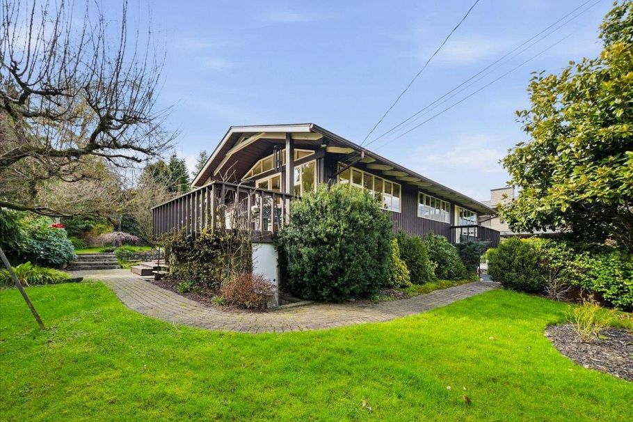 809 Roslyn Boulevard North Vancouver, BC - 7