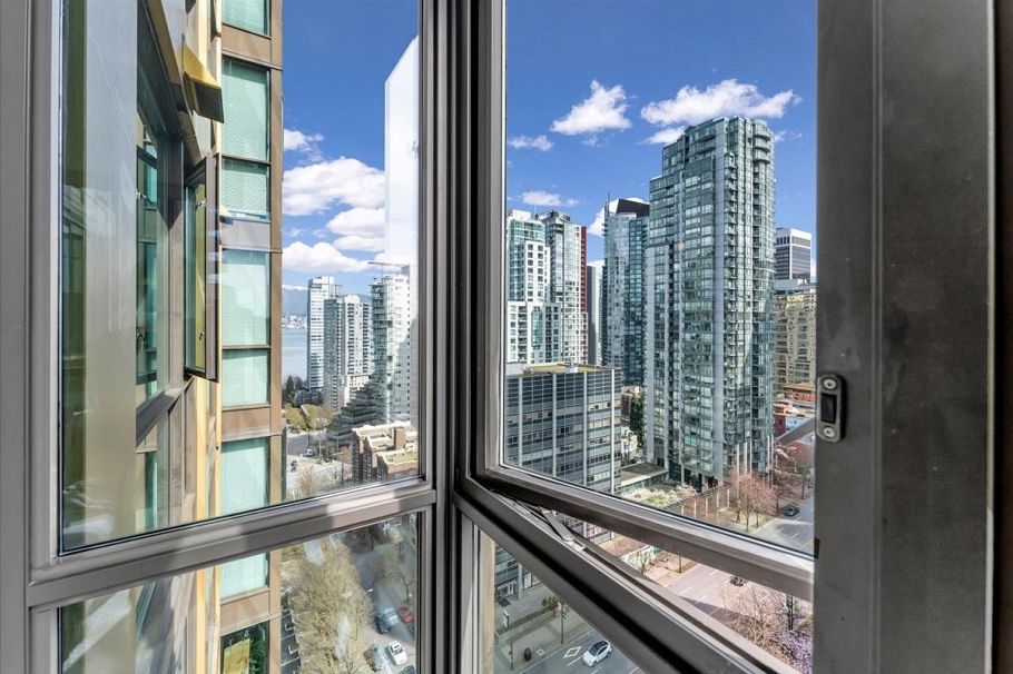 2011 1331 Alberni Street Vancouver, BC - 12