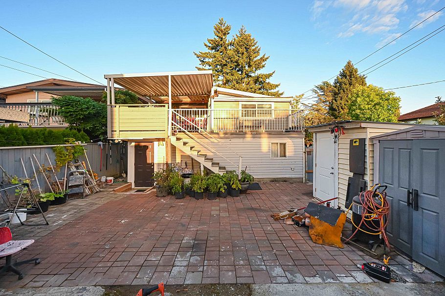 2295 E 48th Avenue Vancouver, BC - 18