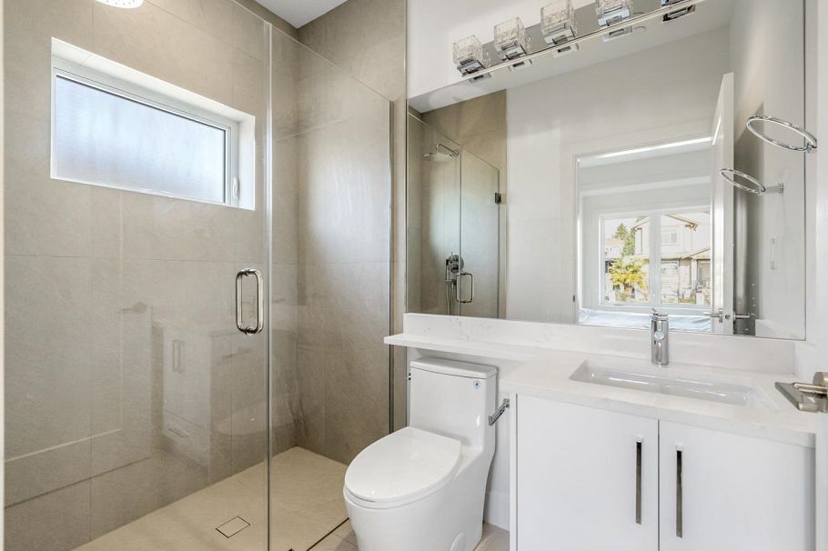 1 366 E 64th Avenue Vancouver, BC - 12