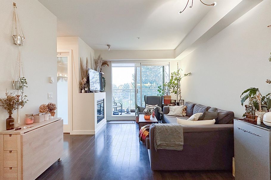 301 3333 Main Street Vancouver, BC - 3