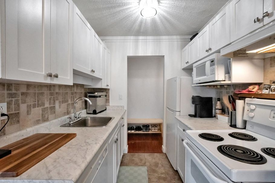 103 214 E 15th Street North Vancouver, BC - 2