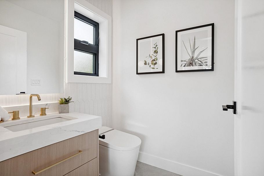 2307 E 3rd Avenue Vancouver, BC - 26