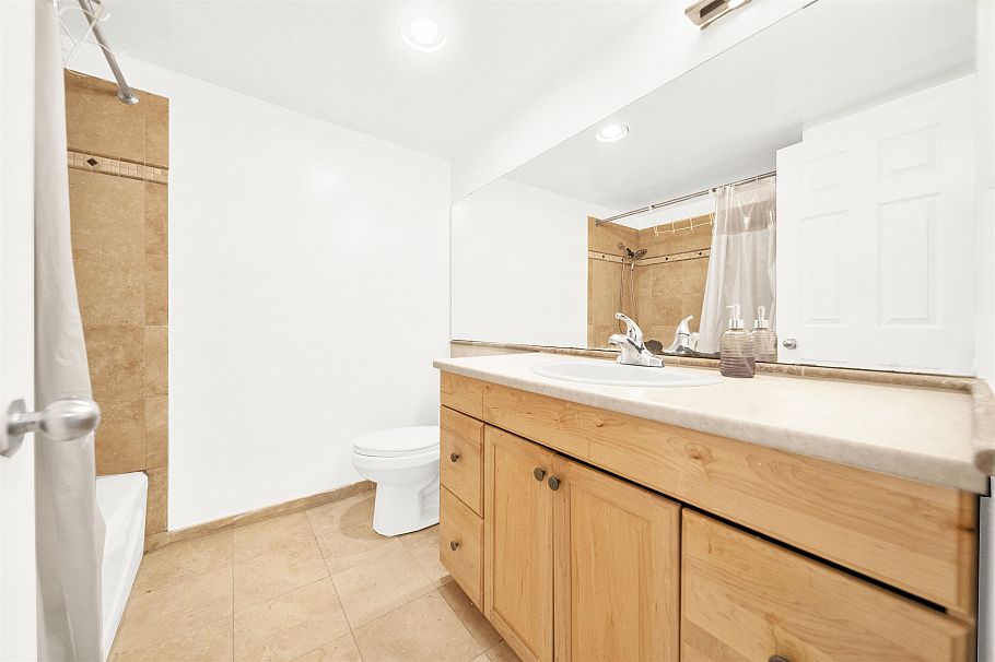 202 8707 Hudson Street Vancouver, BC - 7