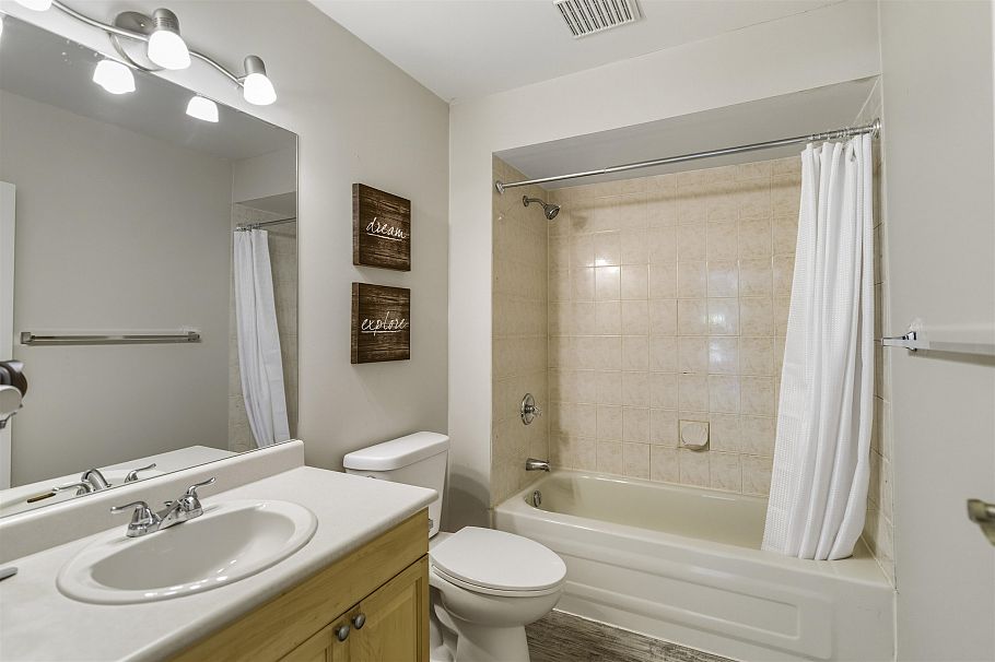 884 Wellington Drive North Vancouver, BC - 31