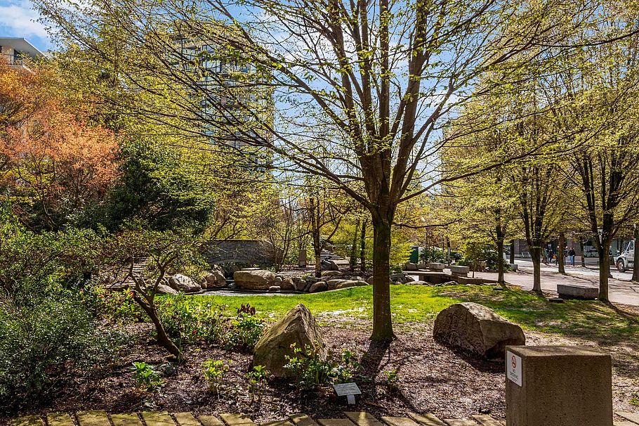 168 W 1st Street North Vancouver, BC - 28