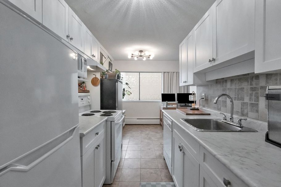 103 214 E 15th Street North Vancouver, BC - 1