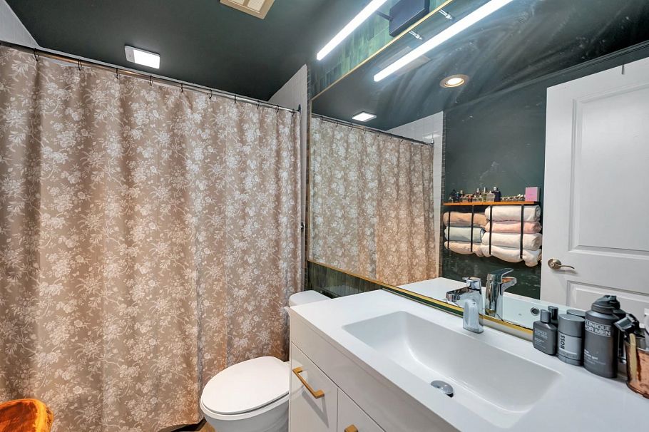 103 214 E 15th Street North Vancouver, BC - 15