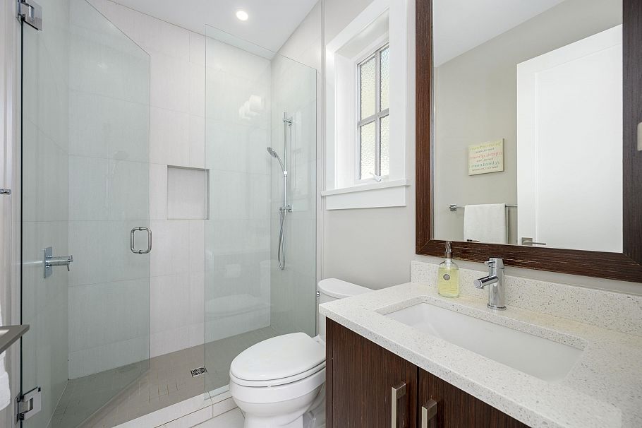 4297 W 11th Avenue Vancouver, BC - 27