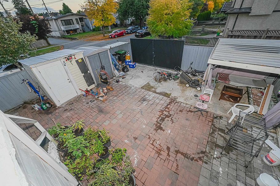 2295 E 48th Avenue Vancouver, BC - 32