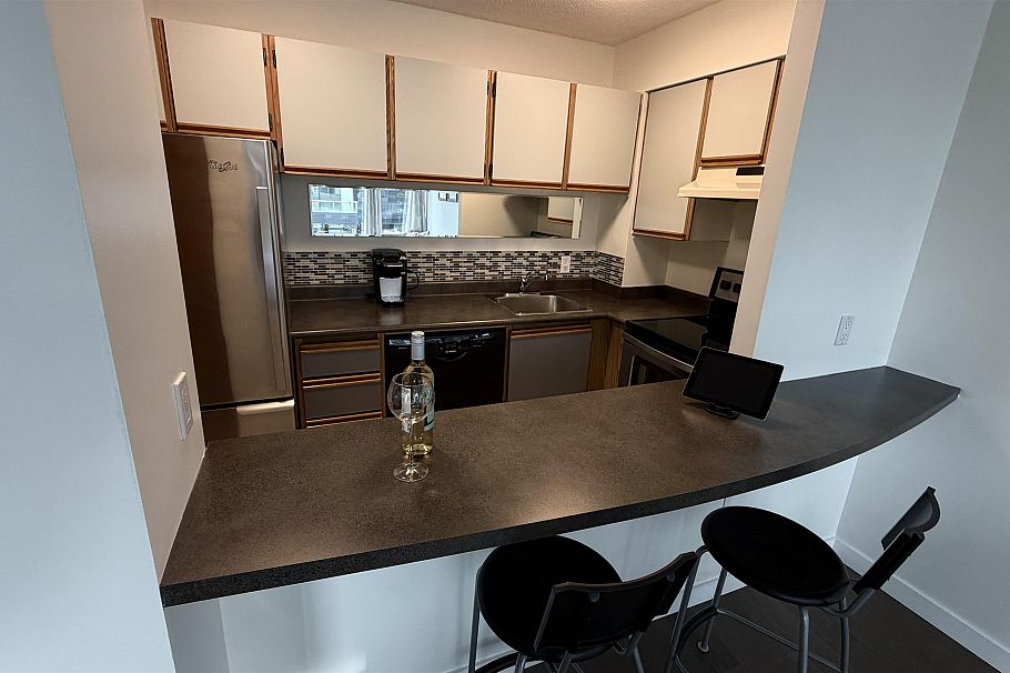 806 1330 Hornby Street Vancouver, BC - 4