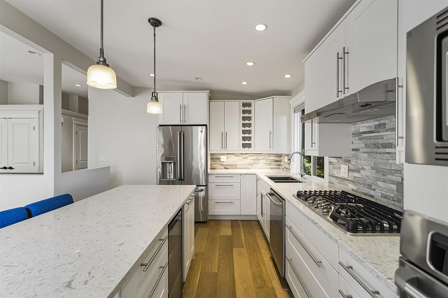 884 Wellington Drive North Vancouver, BC - 15