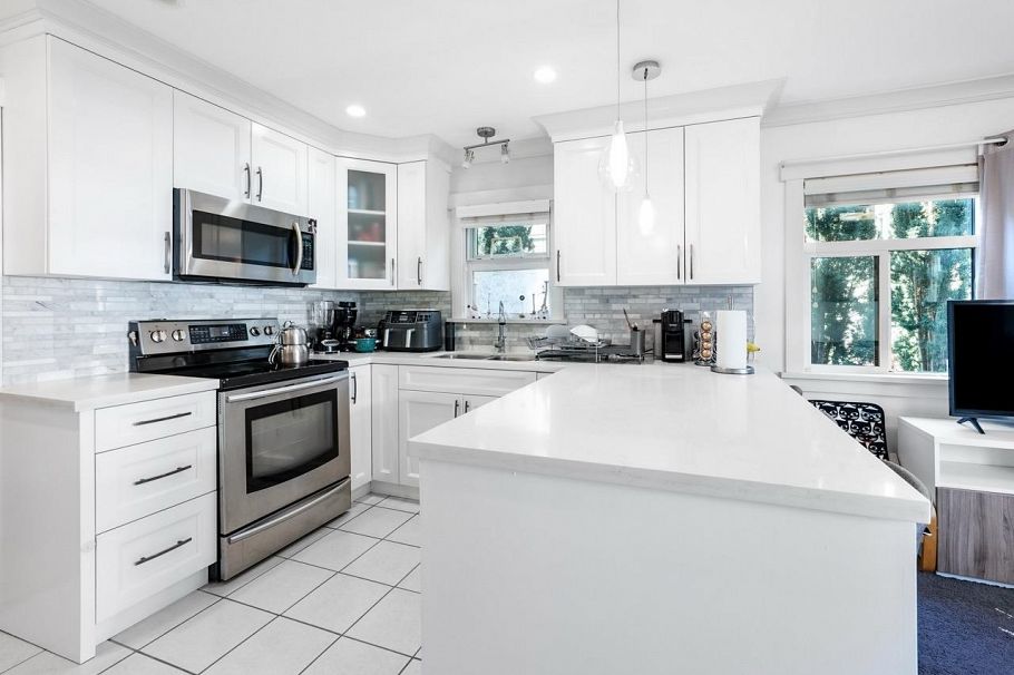 38 889 Tobruck Avenue North Vancouver, BC - 3