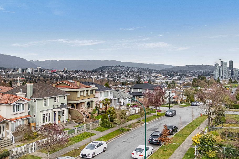 2958 E 4th Avenue Vancouver, BC - 9