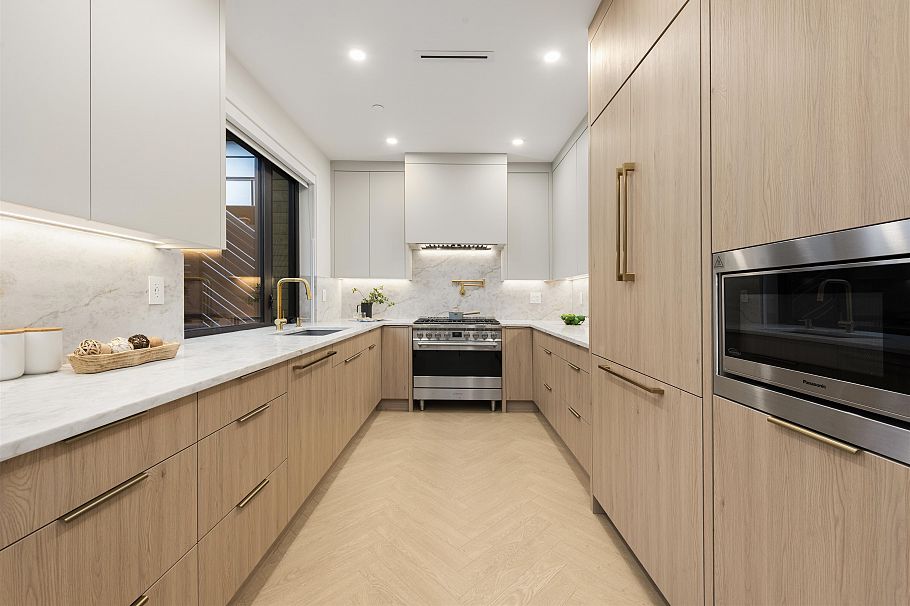 2 3393 Victoria Drive Vancouver, BC - 2