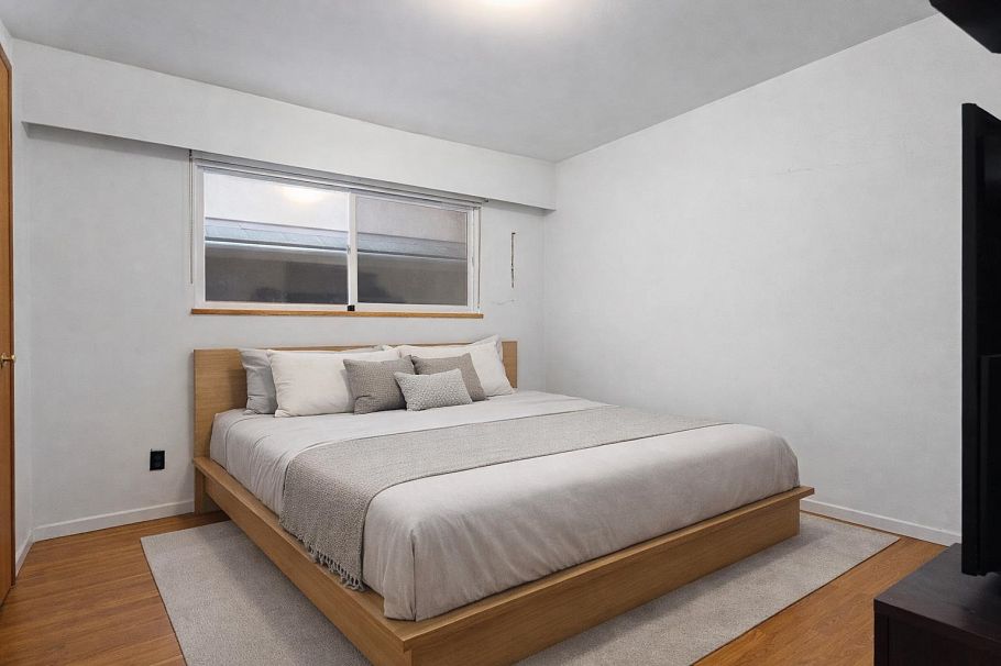 657 E 57th Avenue Vancouver, BC - 9