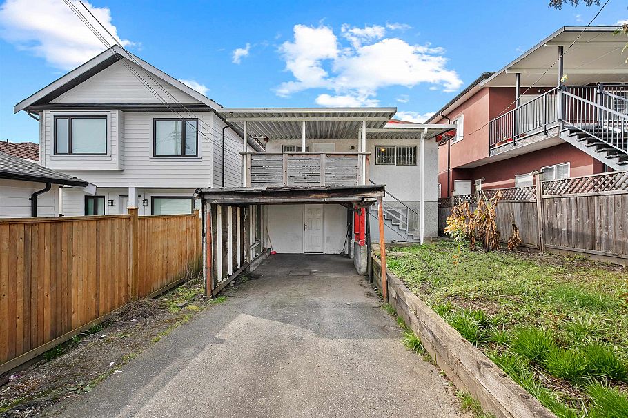 7656 Main Street Vancouver, BC - 31