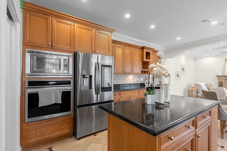 8038 Selkirk Street Vancouver, BC - 12