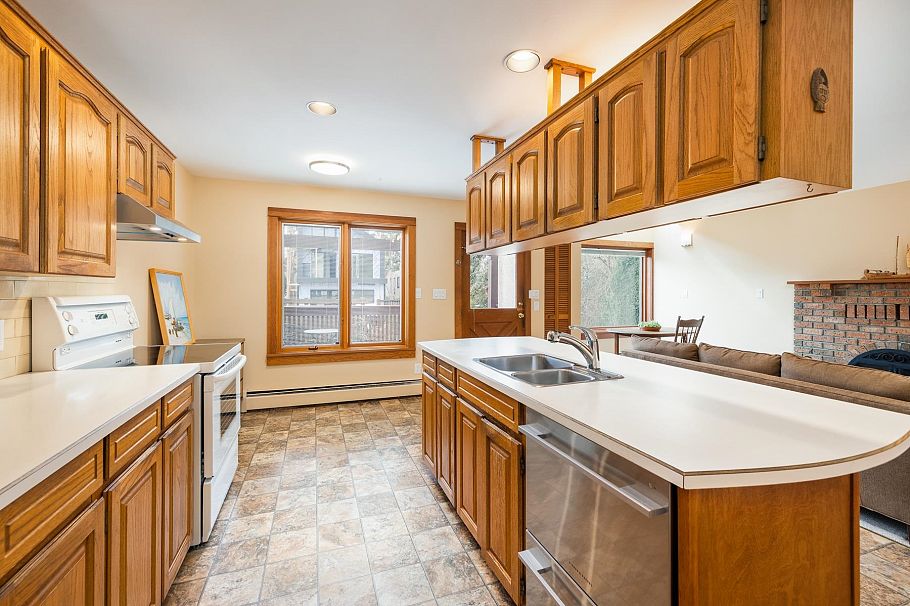 4548 W 7th Avenue Vancouver, BC - 9