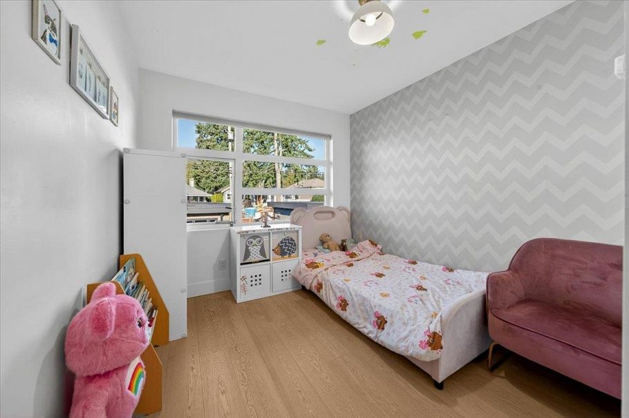 2 252 E 19th Street North Vancouver, BC - 16