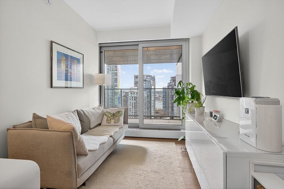 2809 1480 Howe Street Vancouver, BC - 1