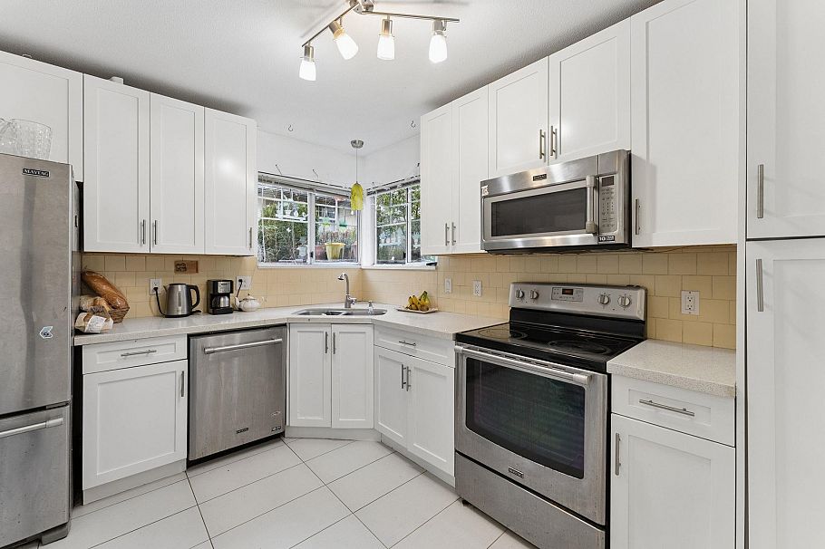 42 6511 Chambord Place Vancouver, BC - 24