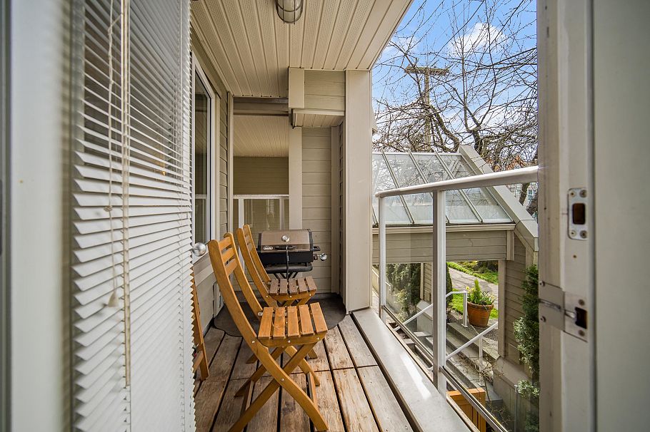 204 3168 Laurel Street Vancouver, BC - 5