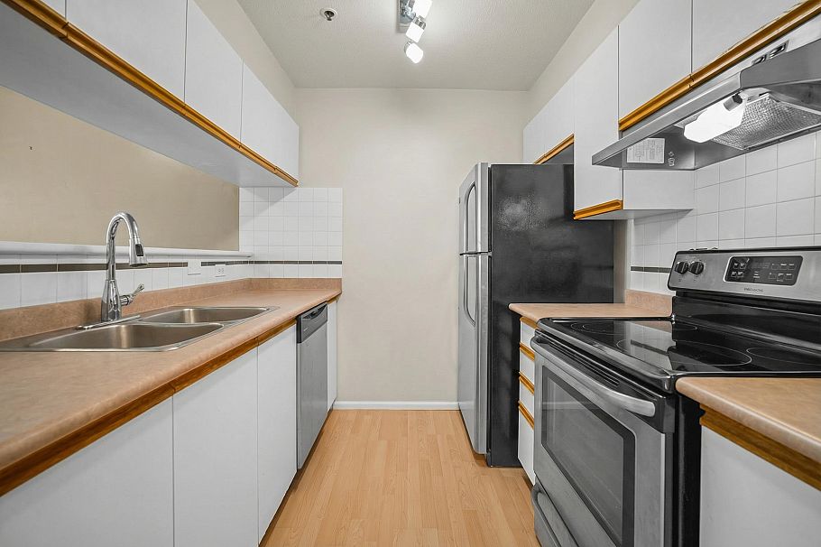 204 3168 Laurel Street Vancouver, BC - 9