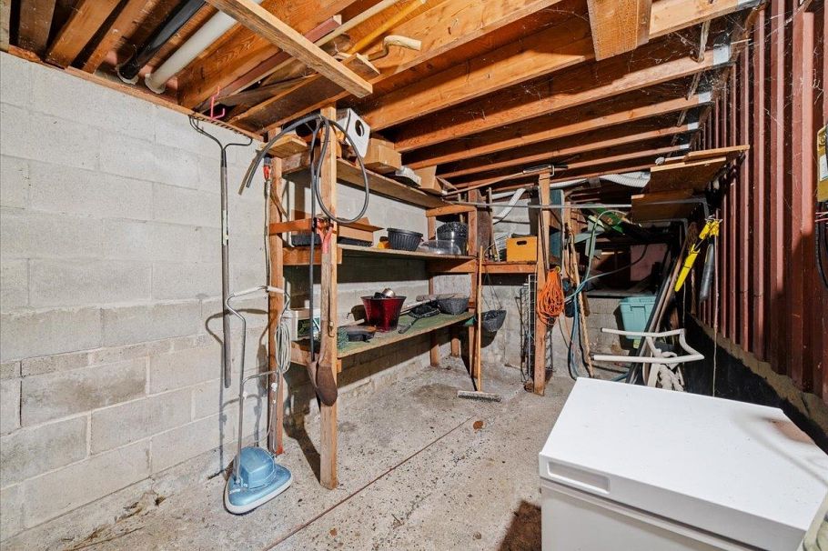 809 Roslyn Boulevard North Vancouver, BC - 33