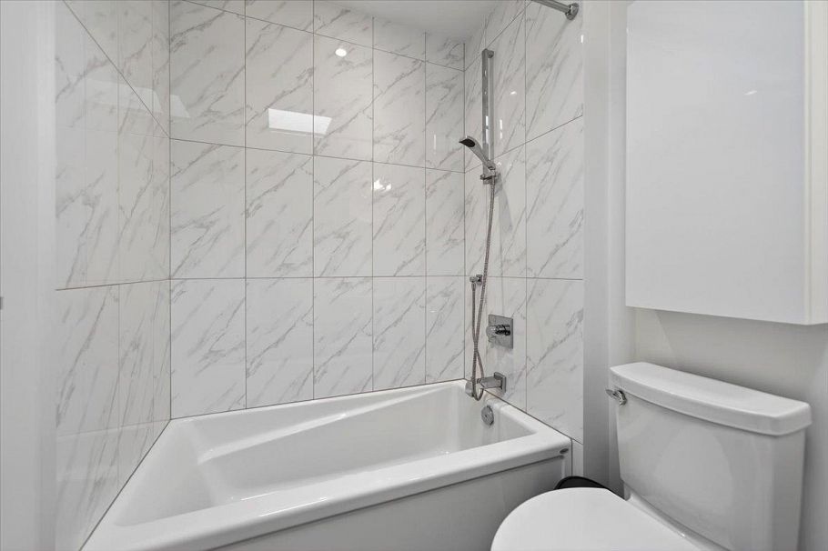 2 252 E 19th Street North Vancouver, BC - 18