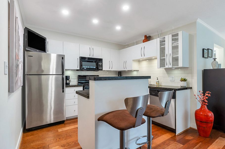 102 736 W 14th Avenue Vancouver, BC - 10