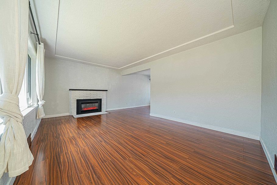 432 W 25th Street North Vancouver, BC - 30