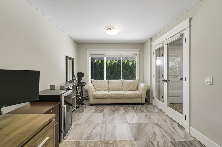 884 Wellington Drive North Vancouver, BC - 36