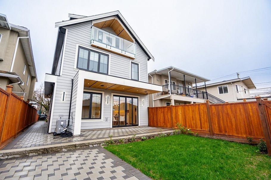 2 150 E 51st Avenue Vancouver, BC - 17