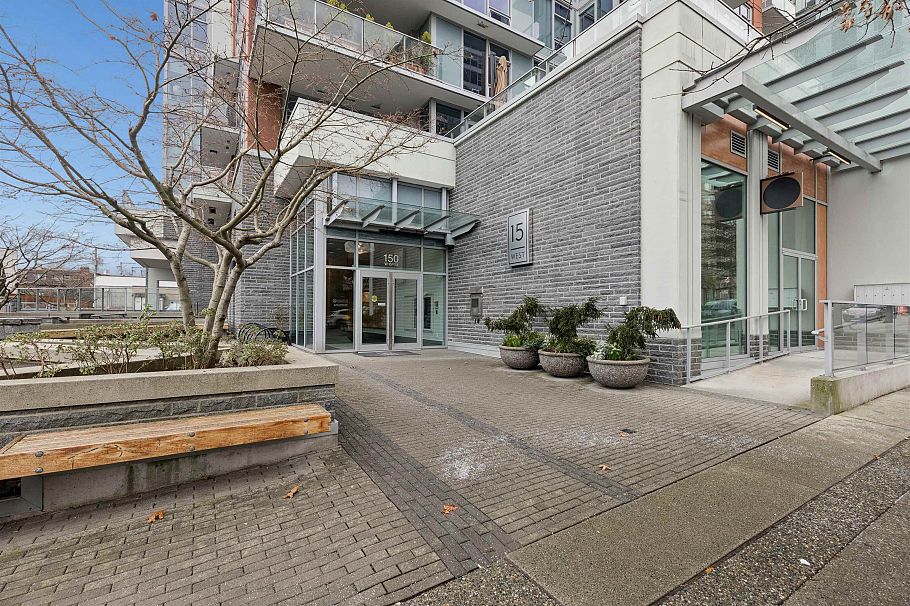 303 150 W 15th Street North Vancouver, BC - 35