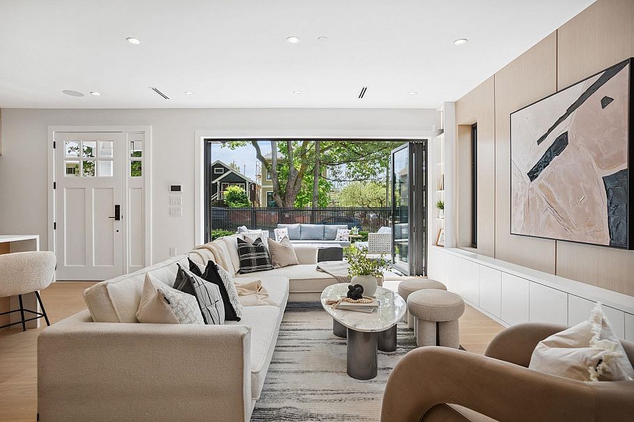 2307 E 3rd Avenue Vancouver, BC - 4