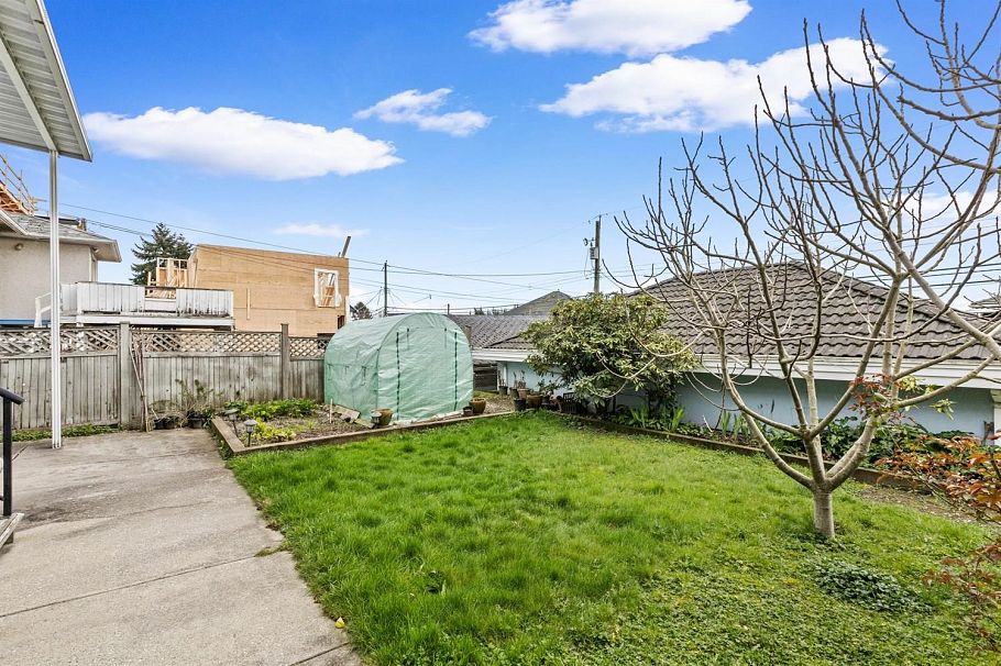 1356 E 62nd Avenue Vancouver, BC - 39