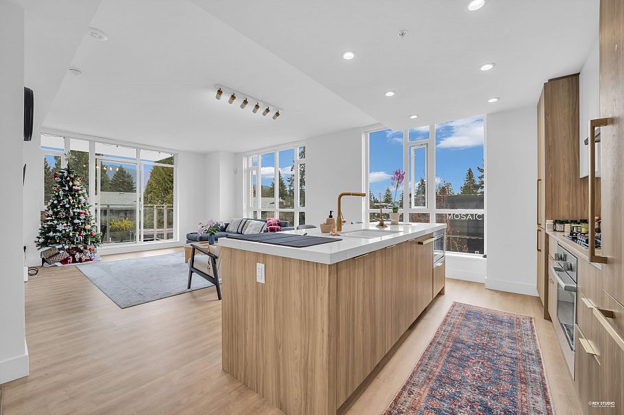 208 2385 Emery Court North Vancouver, BC - 2