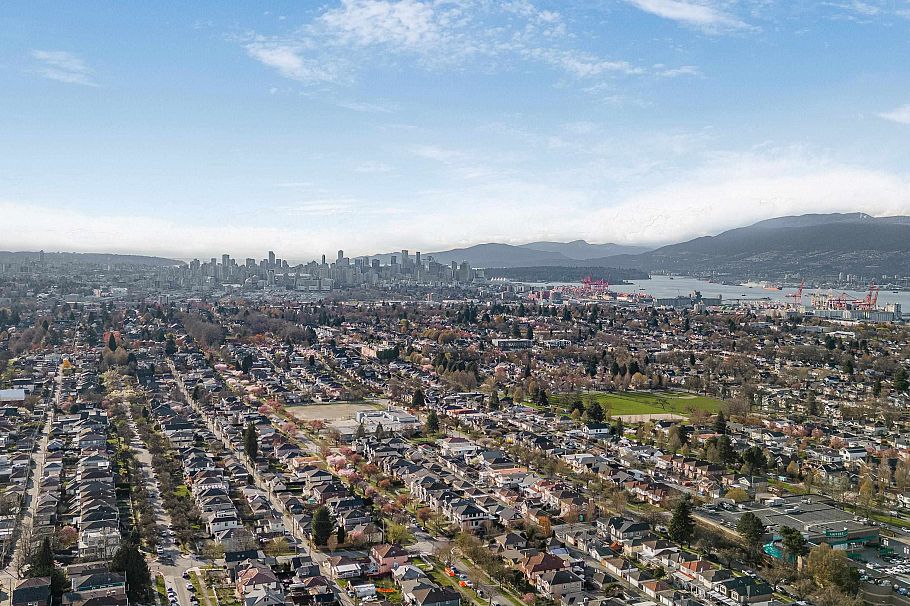 2958 E 4th Avenue Vancouver, BC - 14