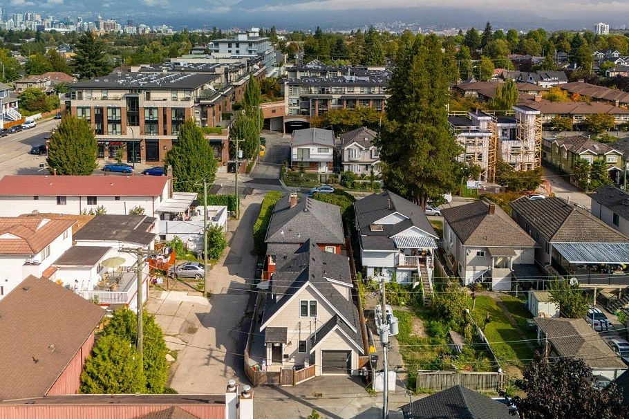 720 E 30th Avenue Vancouver, BC - 35