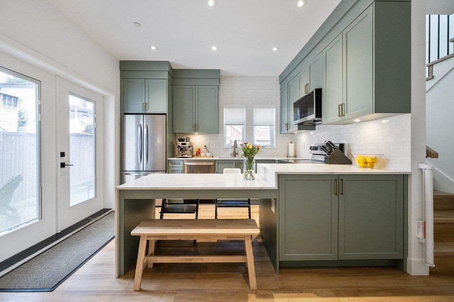 720 E 30th Avenue Vancouver, BC - 4